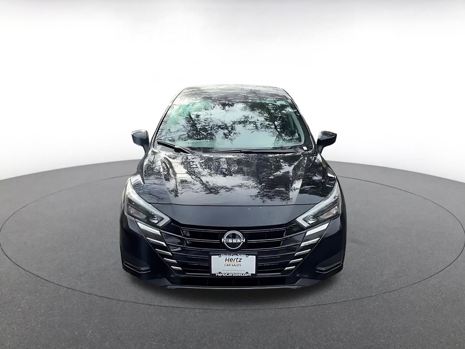 Used 2025 Nissan Versa SV image 4