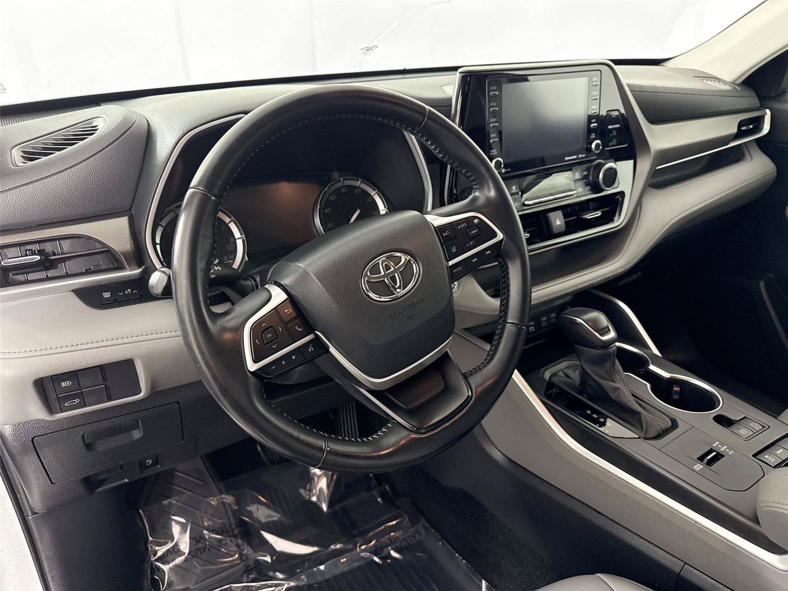 Used 2022 Toyota Highlander XLE FWD image 4