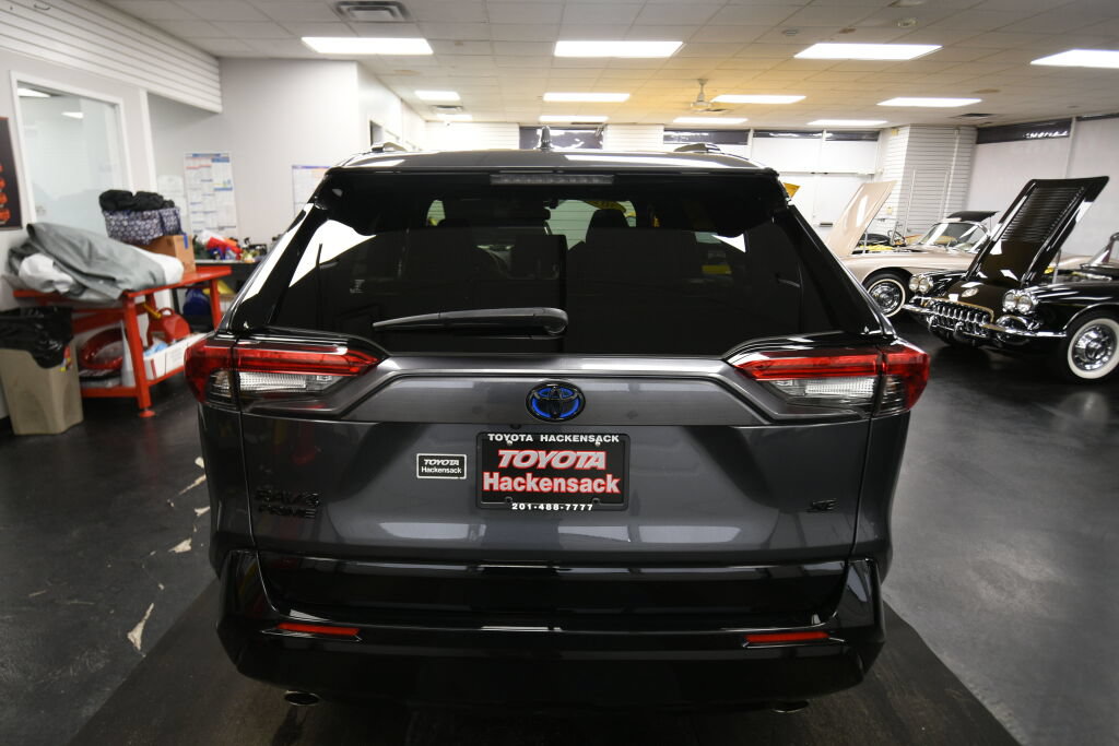 Used 2023 Toyota RAV4 SE w/ Weather & Moonroof Package AWD/4WD image 7