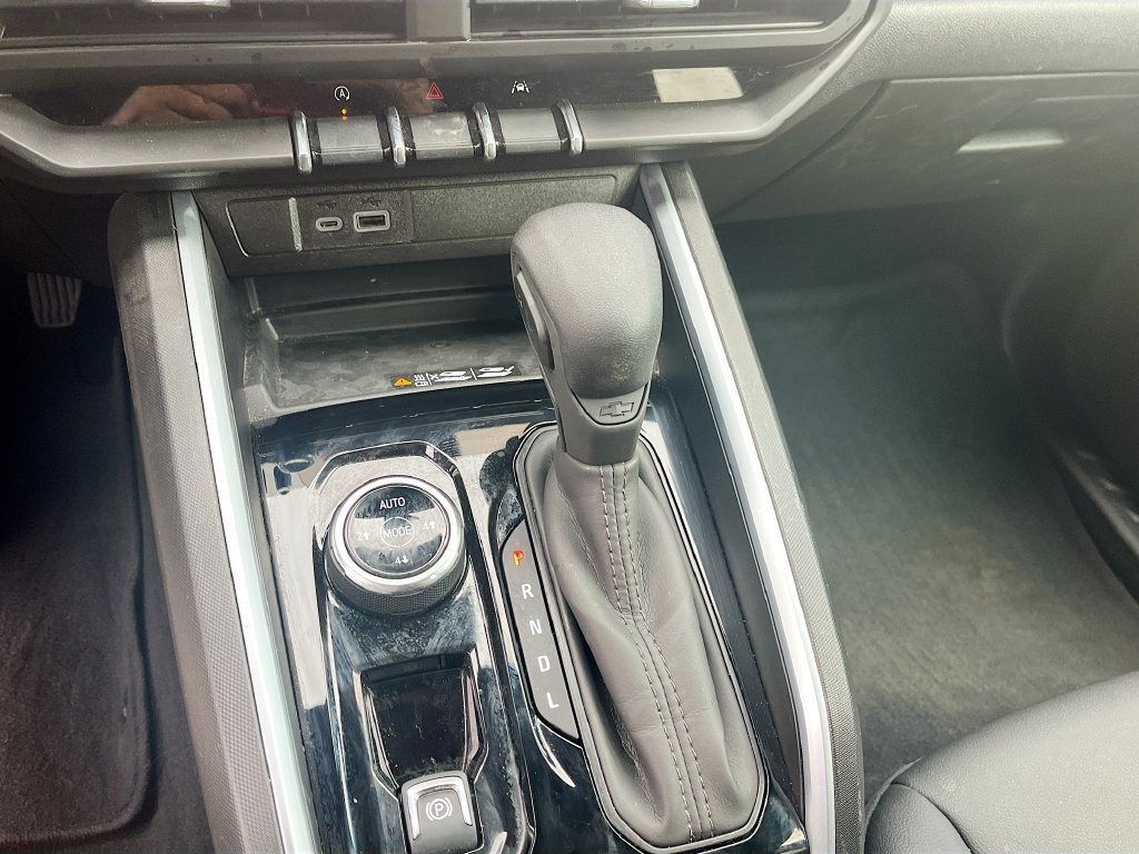 Used 2025 Chevrolet Colorado Trail Boss AWD/4WD image 17