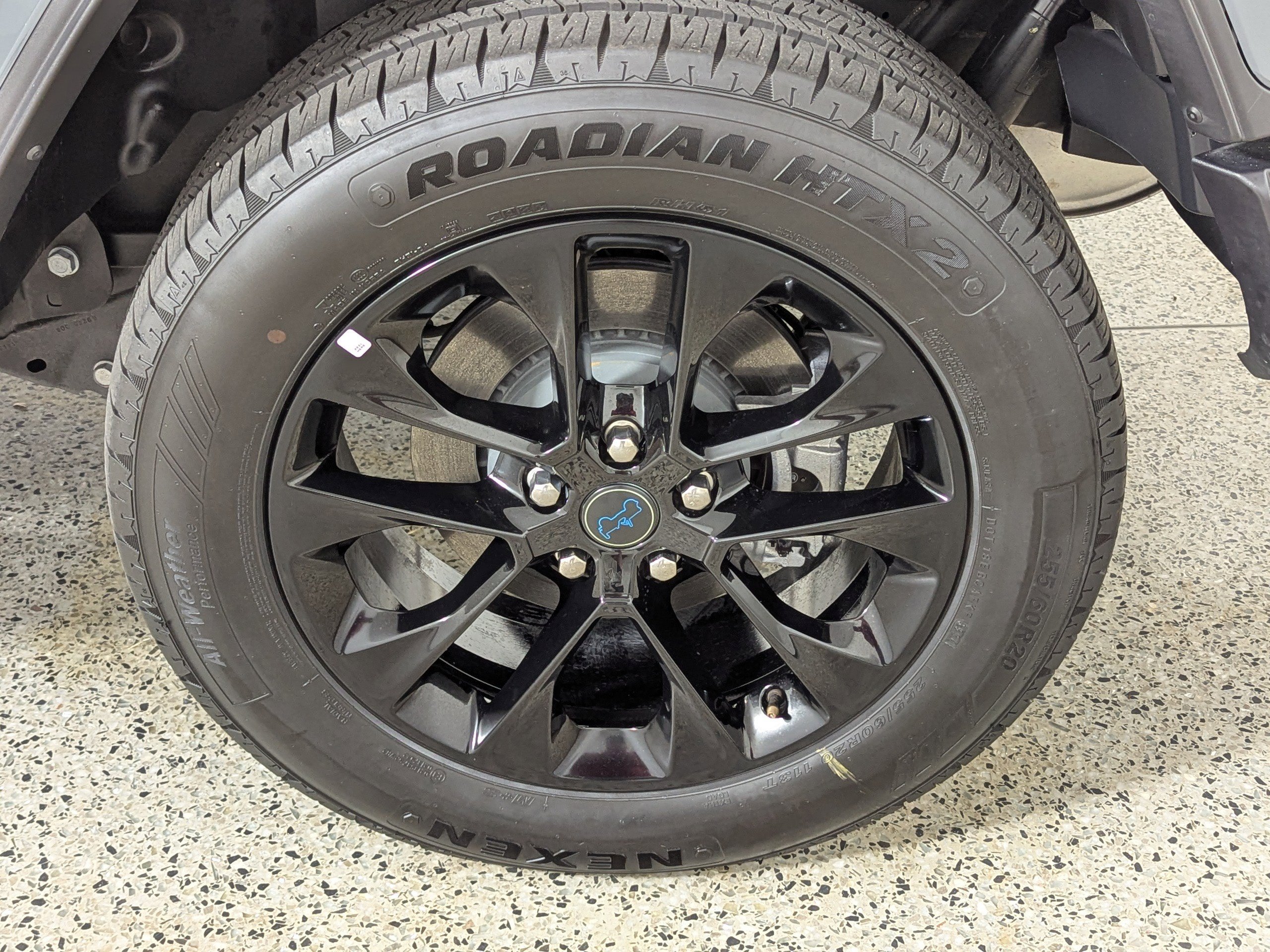 Used 2025 Jeep Wrangler Sahara AWD/4WD image 25