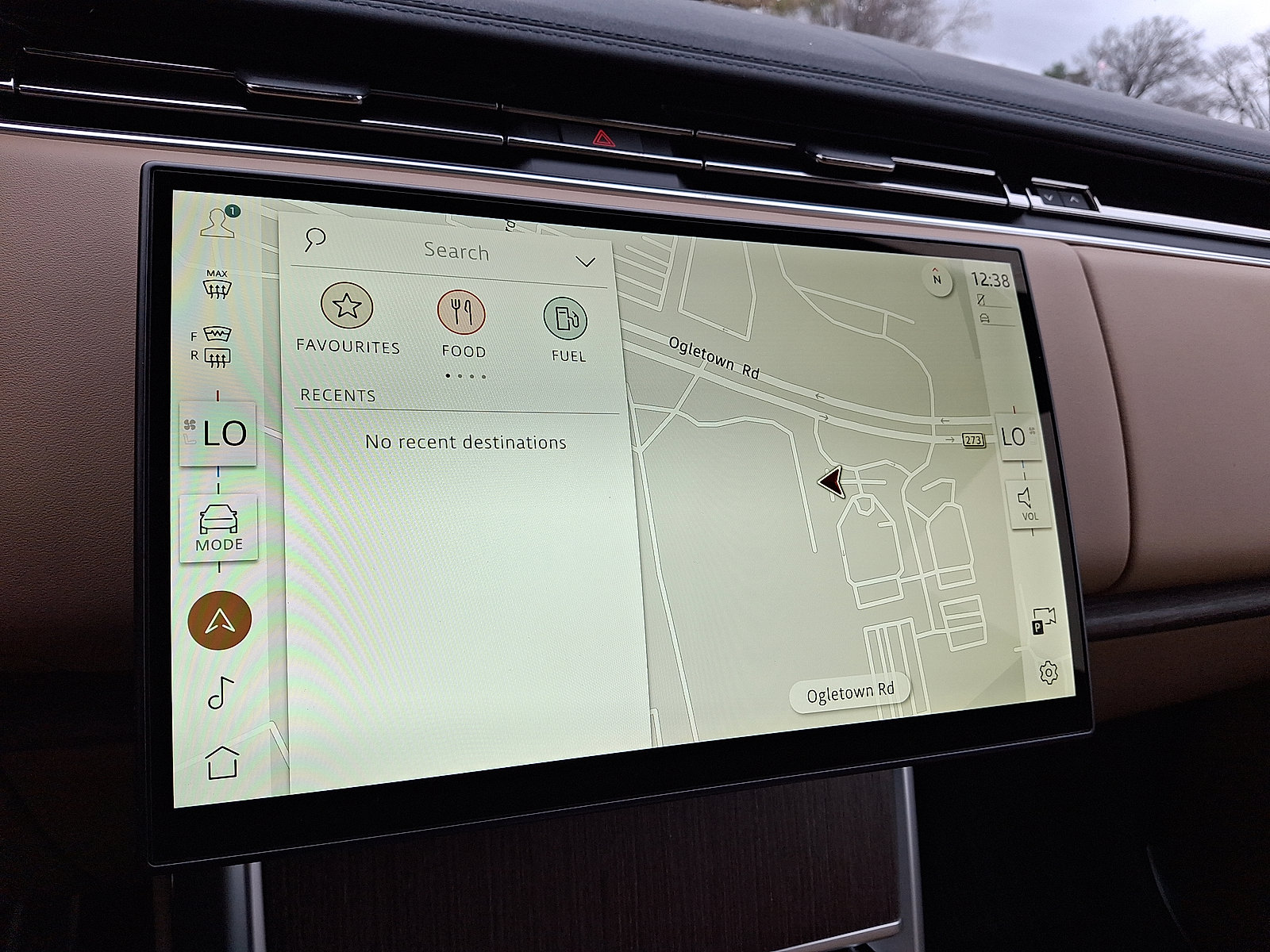 New 2026 Land Rover Range Rover Long Wheelbase SE image 8