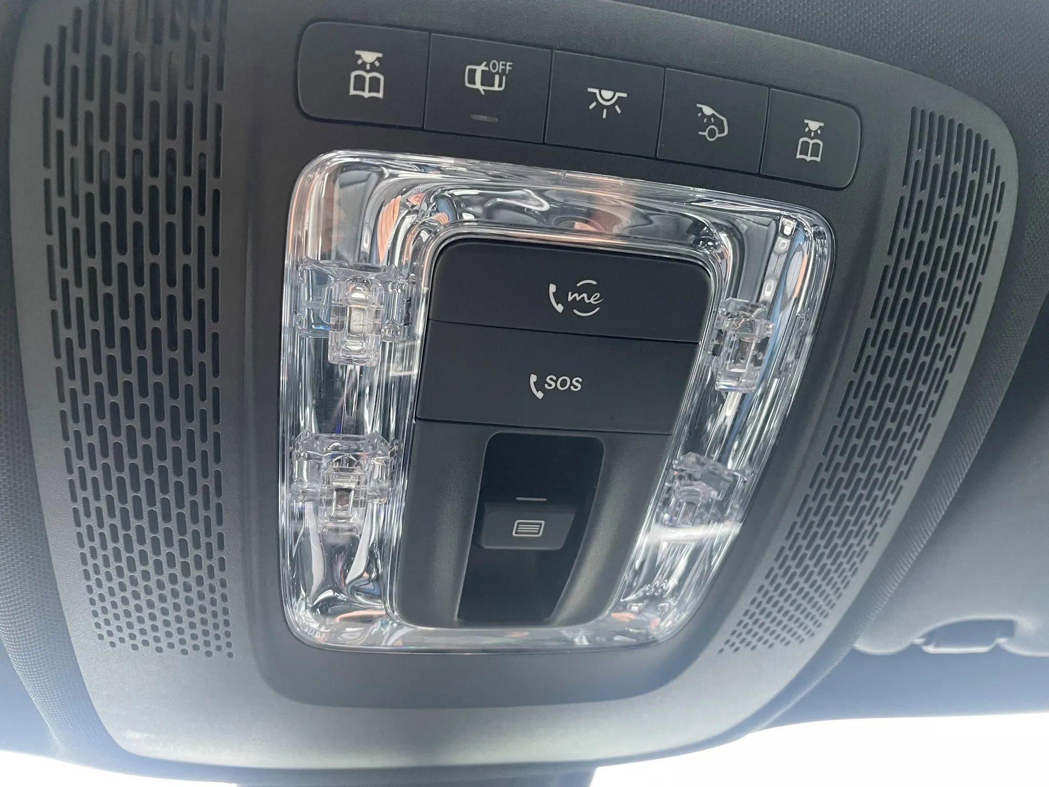 Used 2021 Mercedes-Benz GLB 250 4MATIC w/ Premium Package image 17