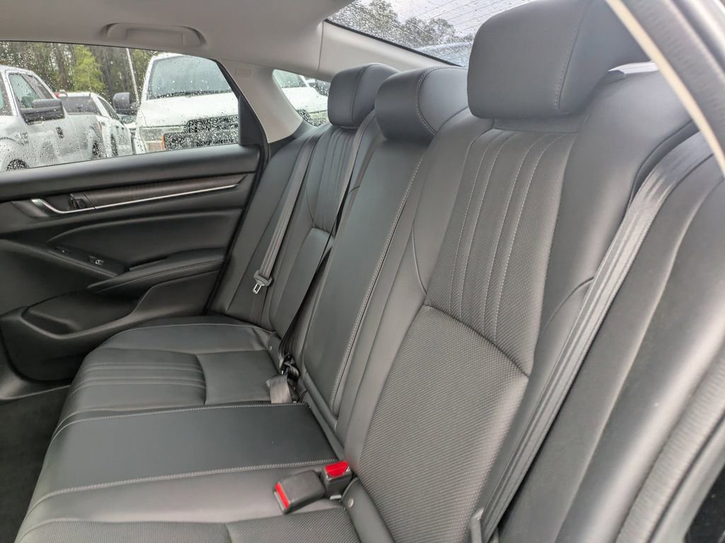 Used 2018 Honda Accord Touring image 14