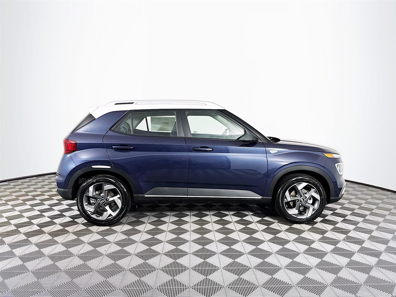 New 2025 Hyundai Venue Limited image 8