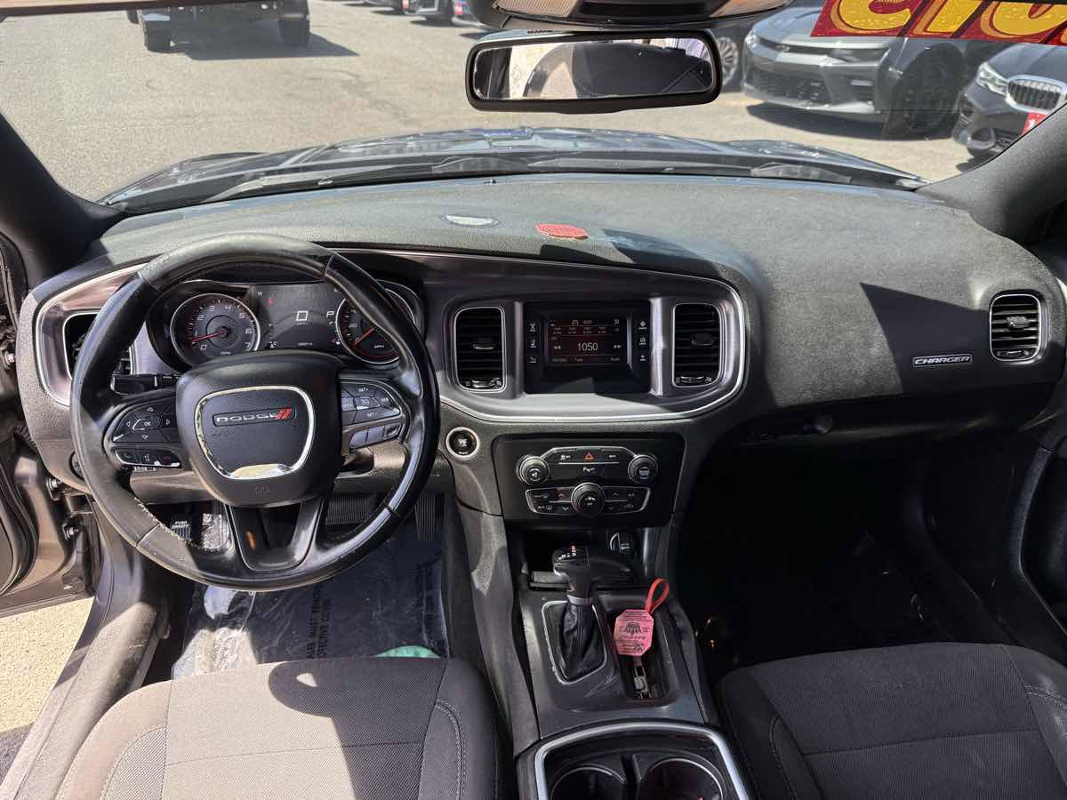 Used 2015 Dodge Charger SE w/ Sport Appearance Group RWD image 10