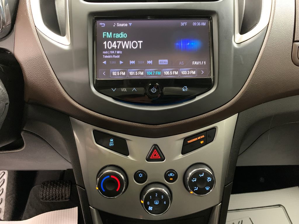 Used 2015 Chevrolet Trax LT w/ LT Sun and Sound Package image 25