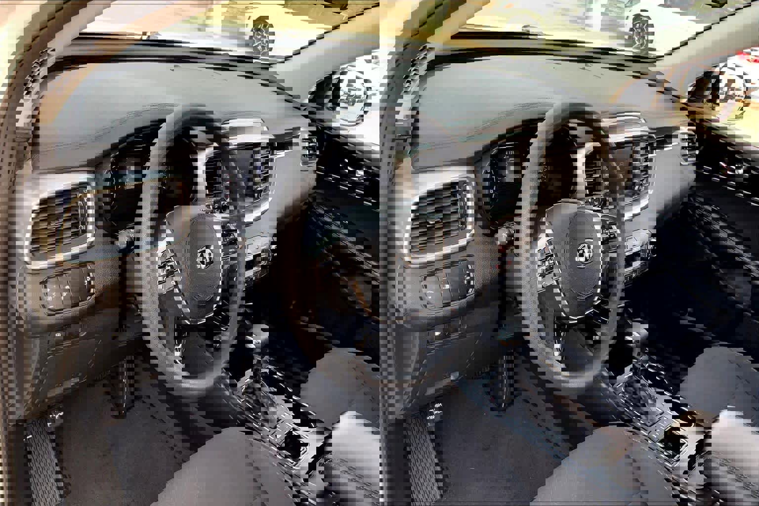 Used 2019 Kia Sorento LX image 16