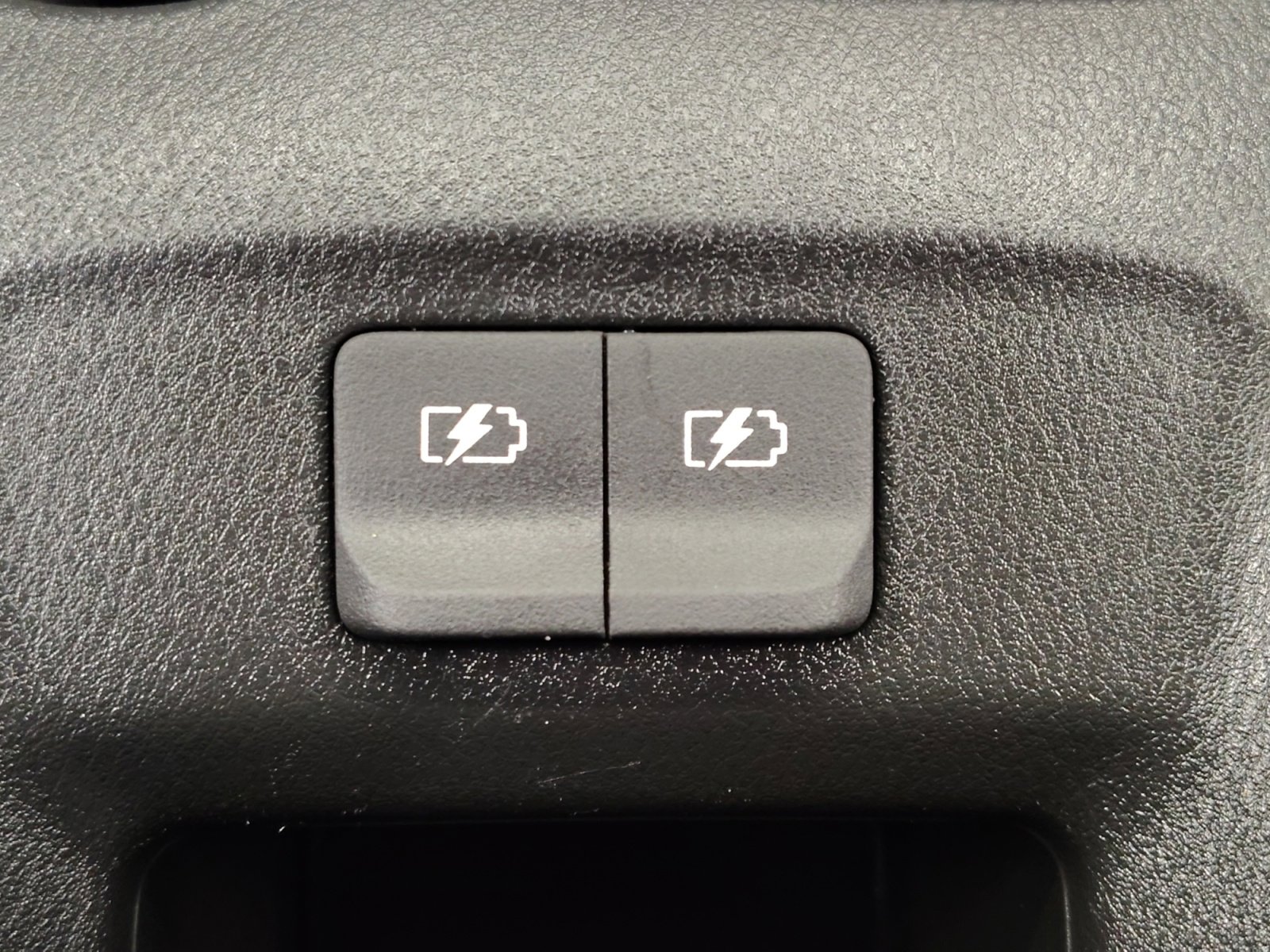Used 2025 Nissan Versa S w/ Trunk Package FWD image 30