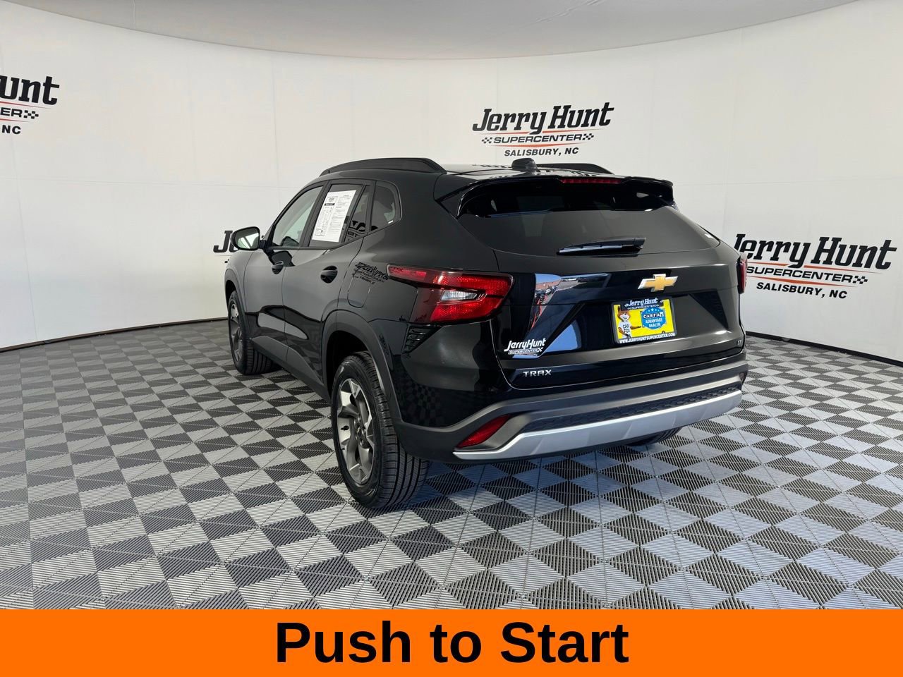 Used 2025 Chevrolet Trax LT FWD image 9