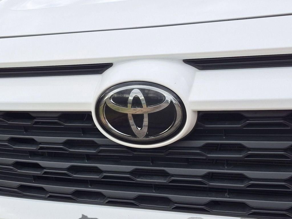 Used 2019 Toyota RAV4 XLE Premium w/ Carpet Mat Package image 9