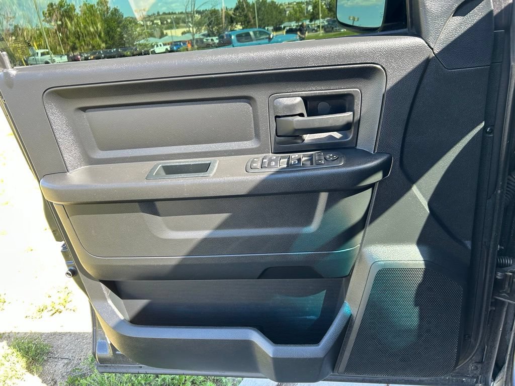 Used 2017 RAM 1500 Express AWD/4WD image 9