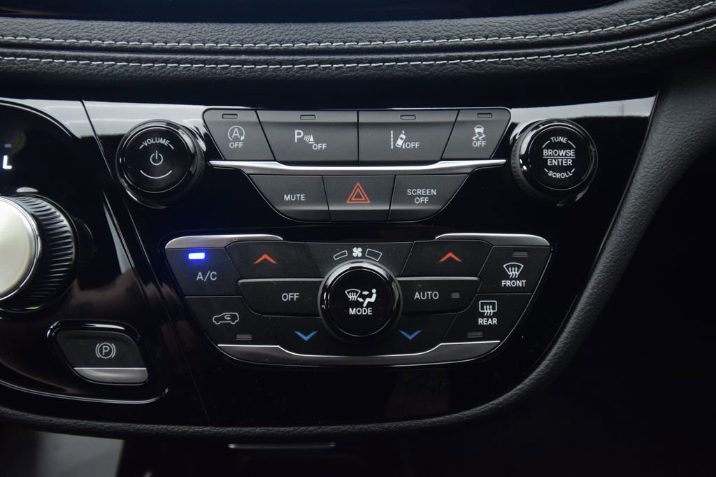 New 2025 Chrysler Pacifica Select image 18