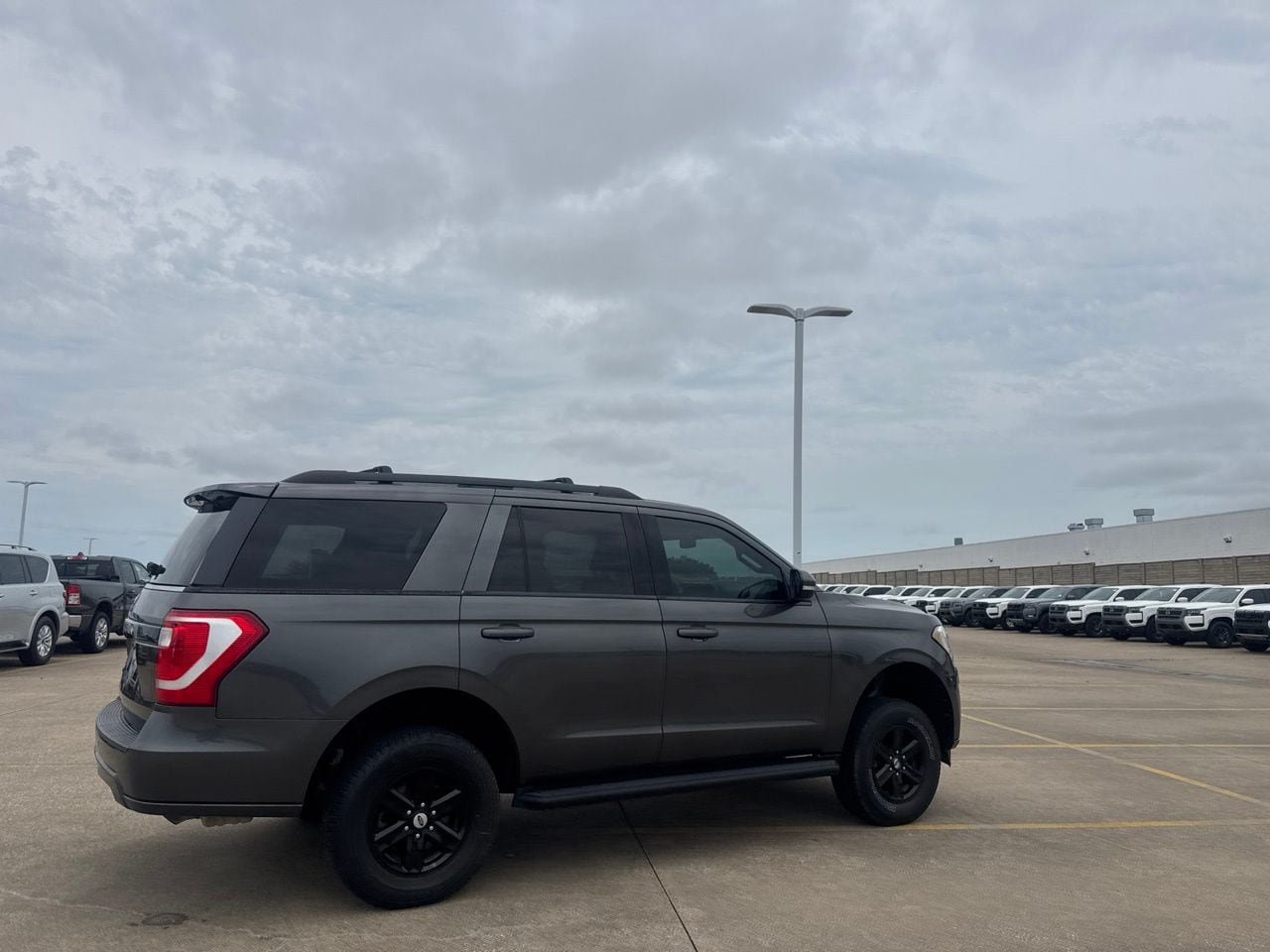 Used 2019 Ford Expedition XLT w/ Equipment Group 201A RWD image 24