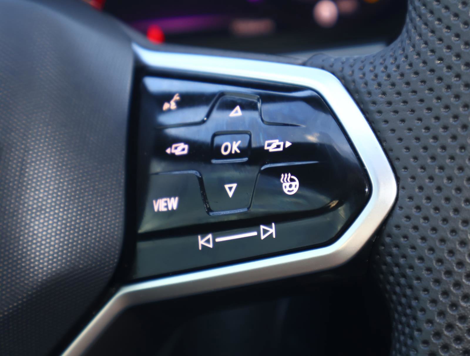 Used 2022 Volkswagen Tiguan SEL R-Line image 25