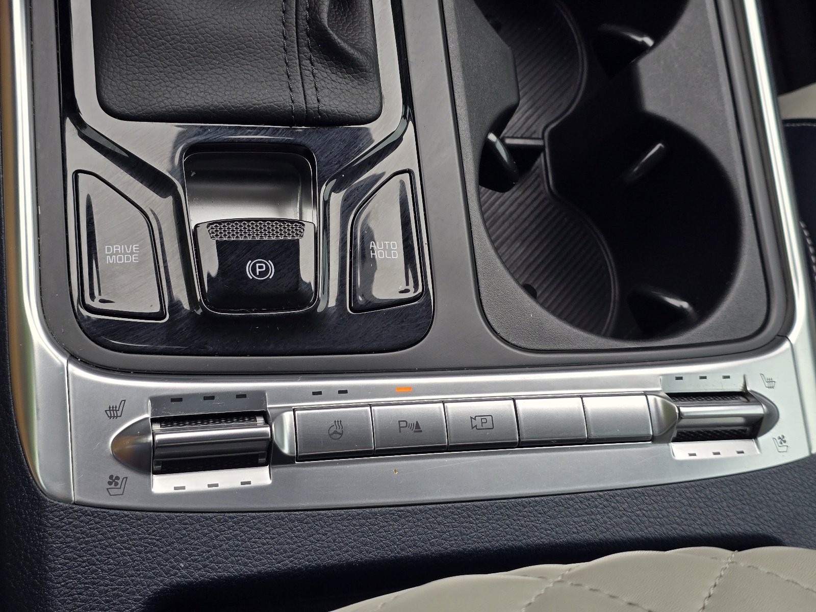 Used 2025 Kia Carnival SX Prestige FWD image 19