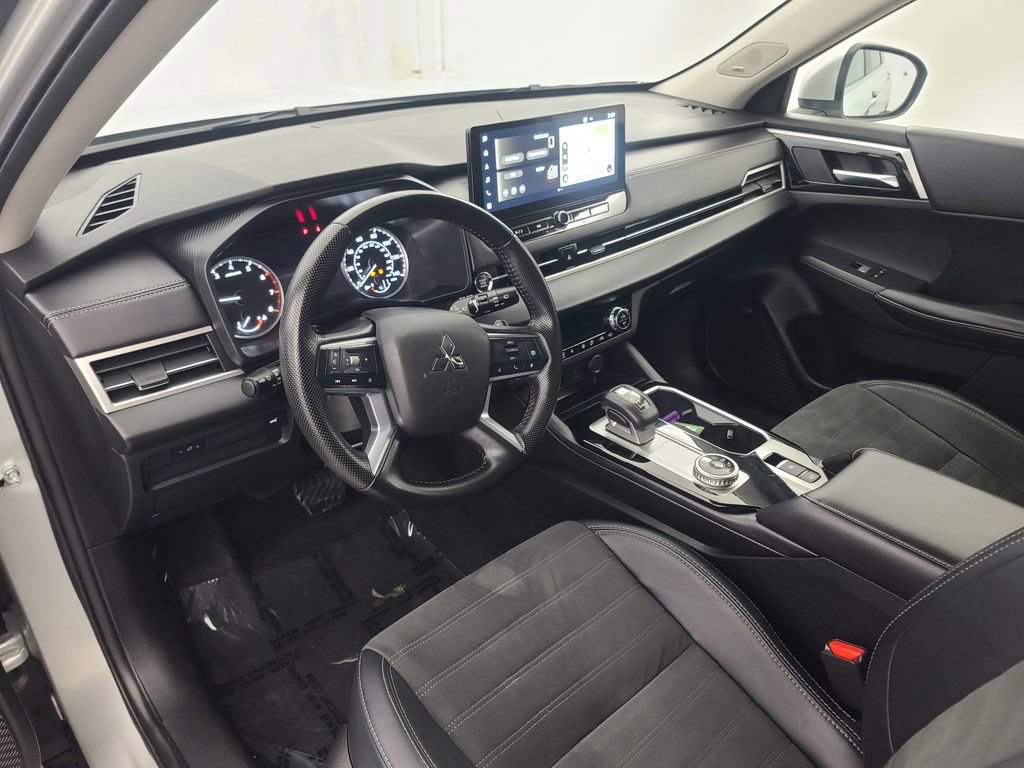 Used 2025 Mitsubishi Outlander SE AWD/4WD image 26