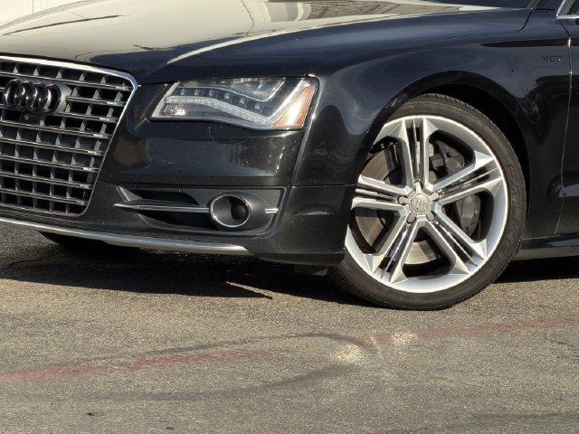 Used 2013 Audi S8 AWD/4WD image 9