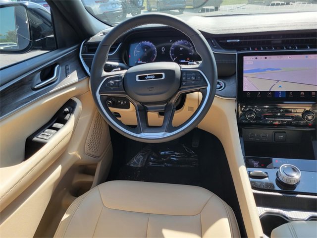 Used 2024 Jeep Grand Cherokee Limited w/ Black Appearance Package image 5