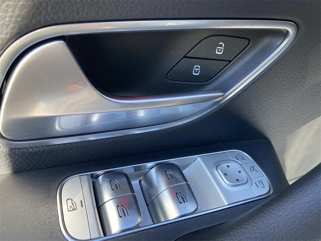 Used 2025 Mercedes-Benz GLS 450 4MATIC image 13