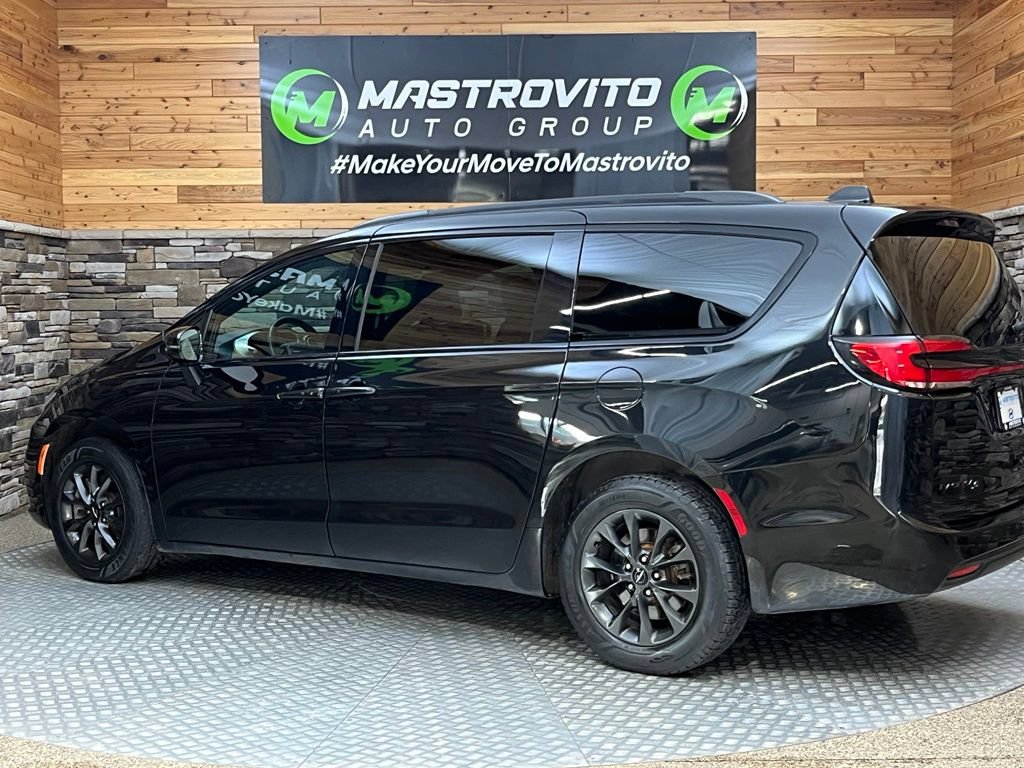 Used 2022 Chrysler Pacifica Touring-L w/ S Appearance Package AWD/4WD image 11