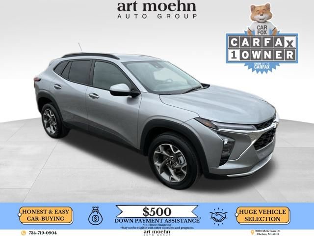 Used 2025 Chevrolet Trax LT image 1