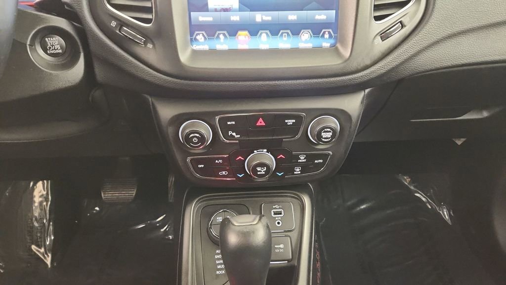 Used 2019 Jeep Compass Trailhawk w/ Cold Weather Group AWD/4WD image 16