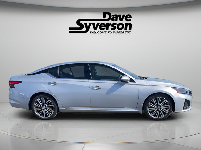Used 2025 Nissan Altima 2.5 SL FWD image 6