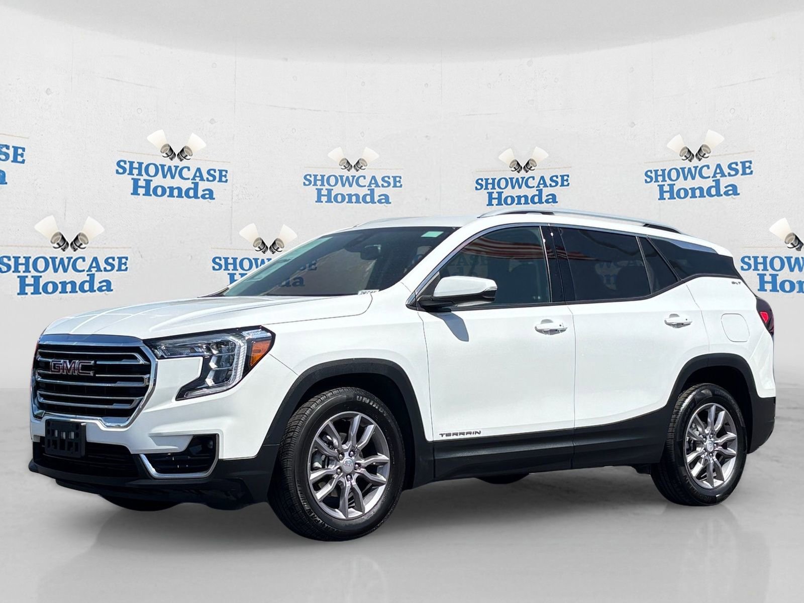 Used 2023 GMC Terrain SLT image 2