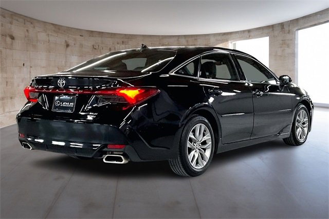 Used 2021 Toyota Avalon XLE w/ Moonroof Package image 5
