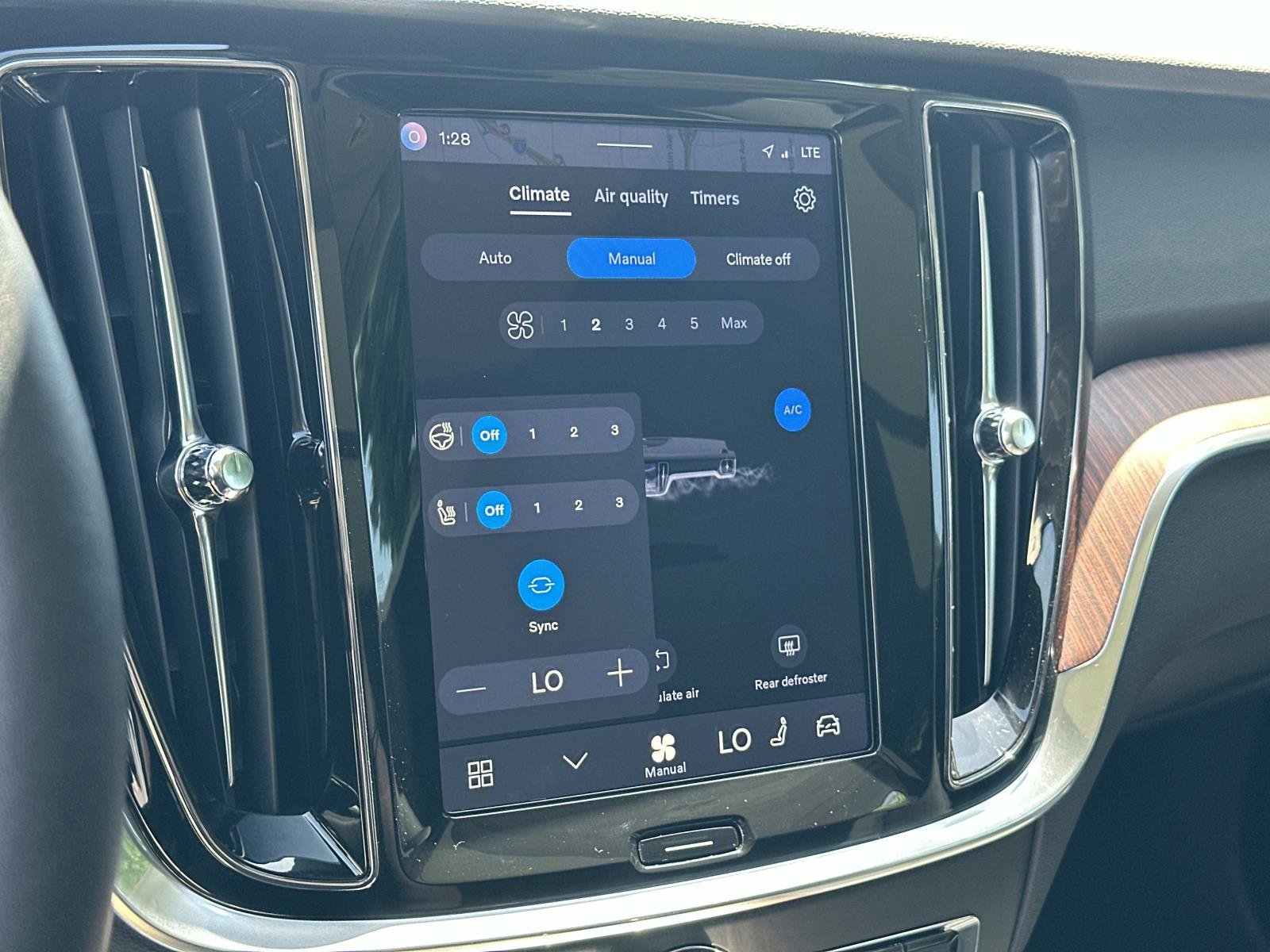 Used 2025 Volvo V60 B5 Cross Country Plus AWD/4WD image 12