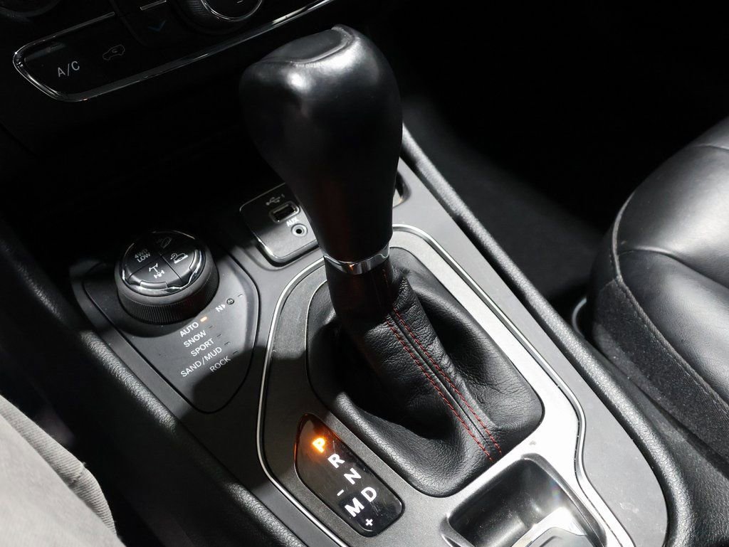 Used 2022 Jeep Cherokee Trailhawk w/ Comfort/Convenience Group image 30