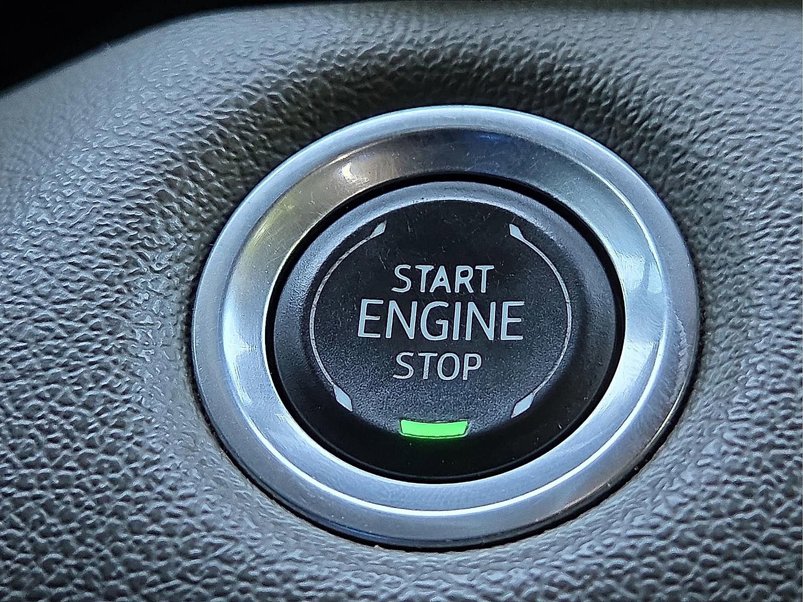 Used 2024 Chevrolet Colorado ZR2 w/ Technology Package AWD/4WD image 18