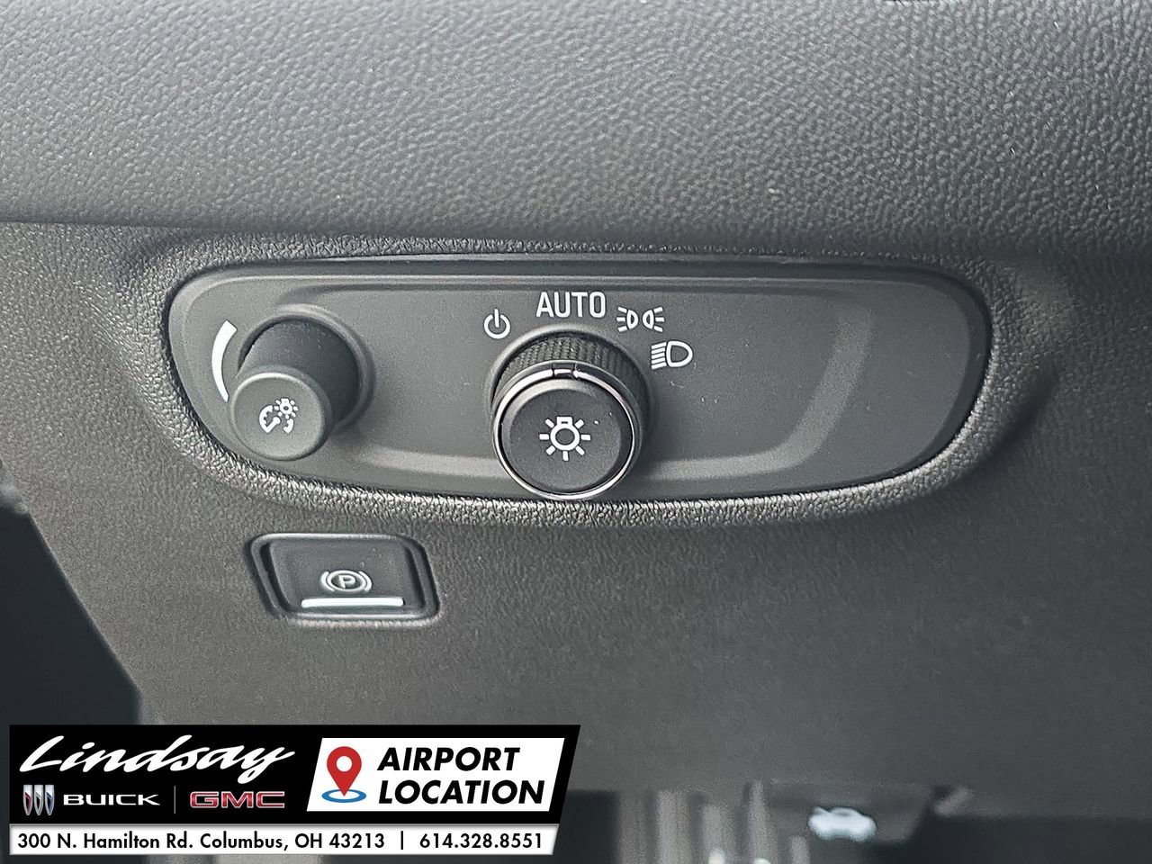 Used 2023 GMC Terrain SLE w/ Driver Convenience Package image 18