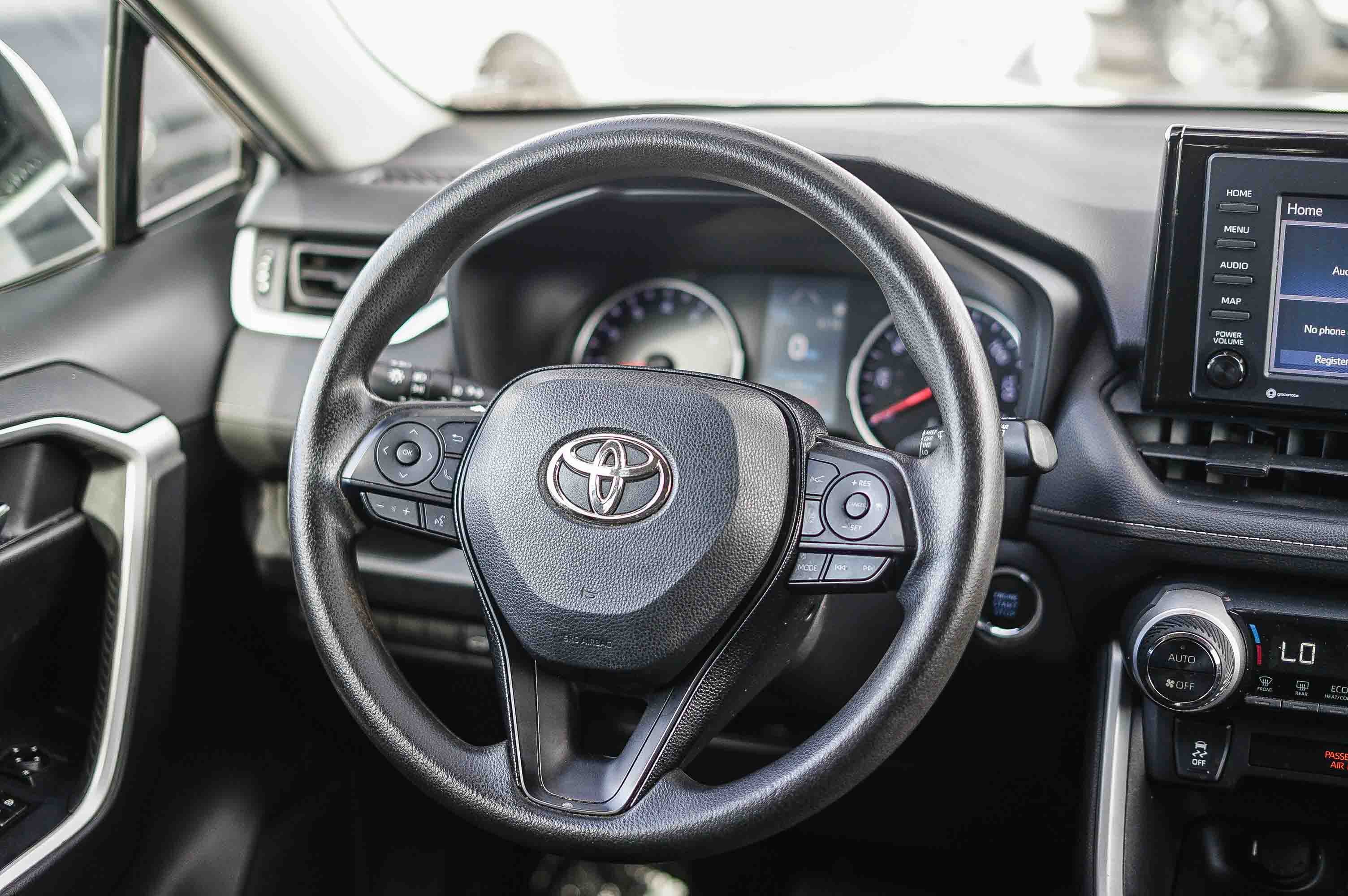 Used 2021 Toyota RAV4 XLE w/ Convenience Package image 17