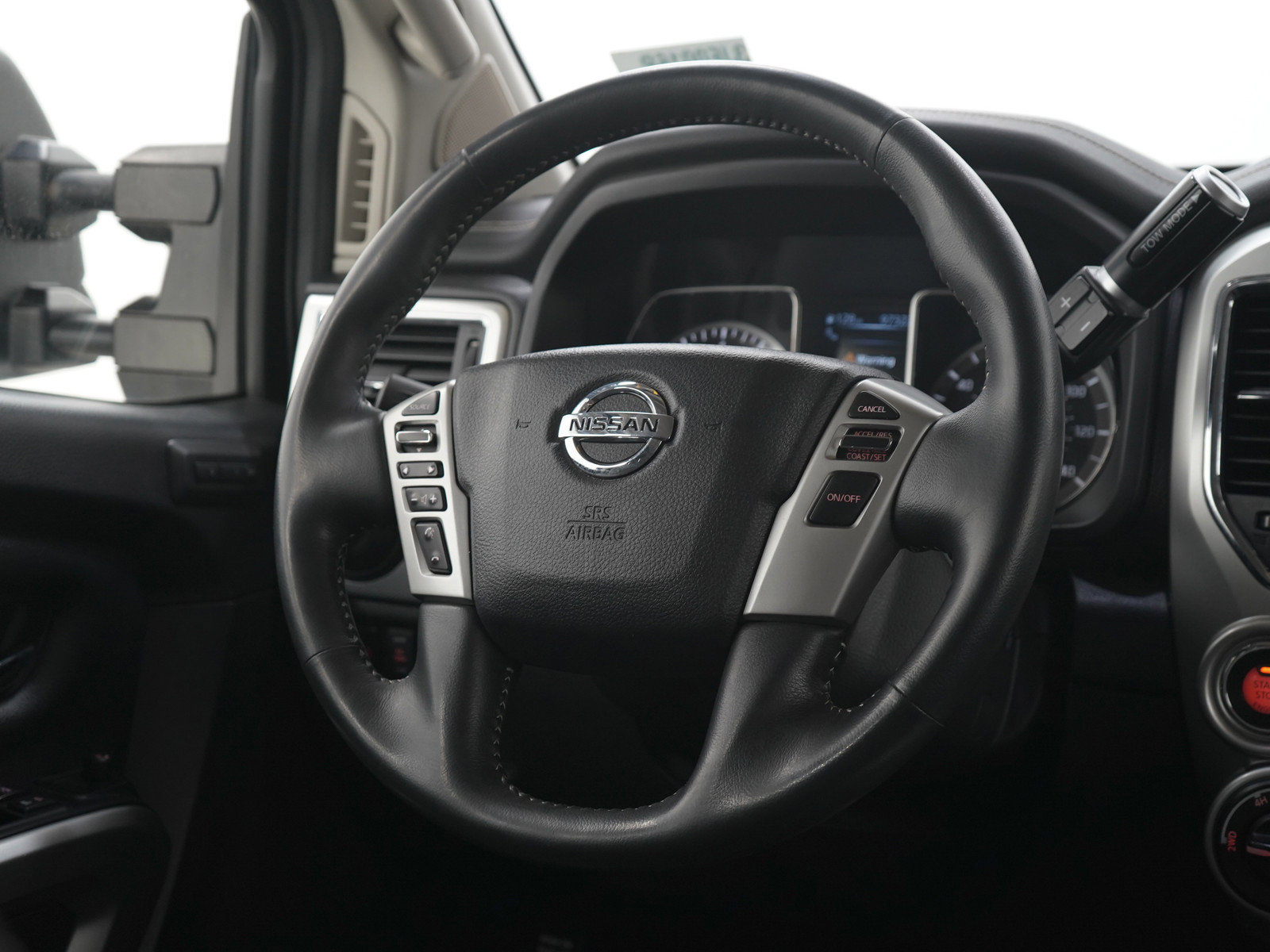 Used 2017 Nissan Titan PRO-4X AWD/4WD image 13