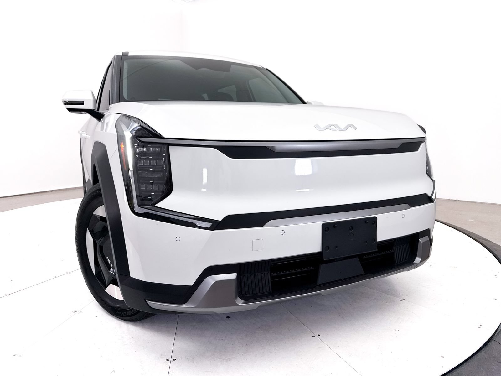 Certified 2024 Kia EV9 Light Long Range RWD image 6