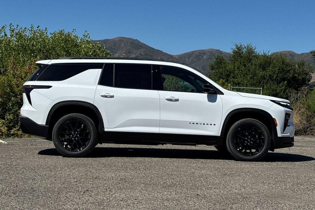 New 2026 Chevrolet Traverse LT w/ Midnight/Sport Edition FWD image 3