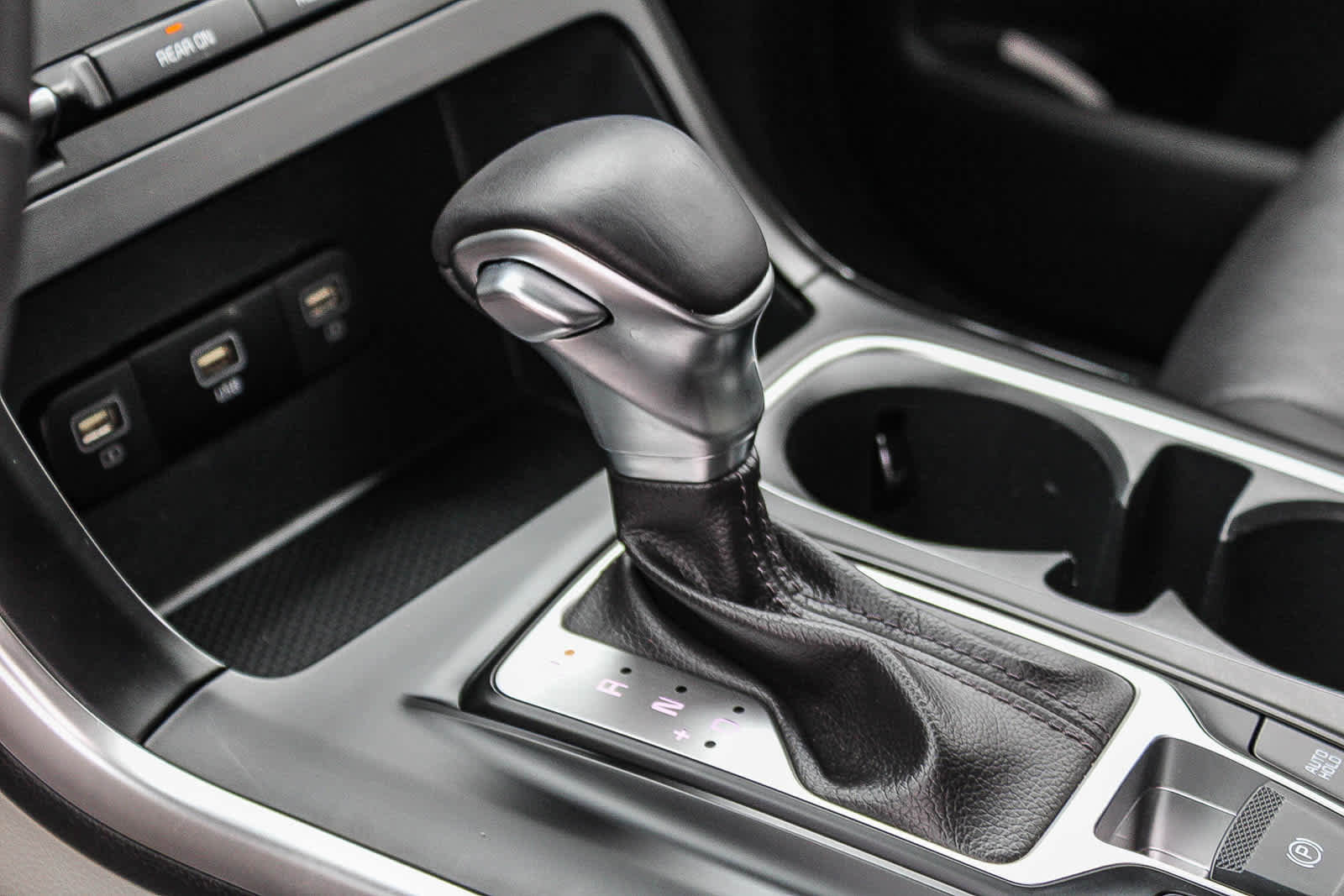 Used 2023 Kia Carnival LX FWD image 19