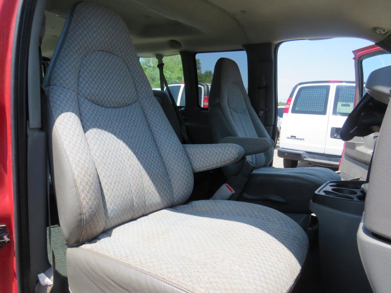 Used 2003 Chevrolet Express 2500 Passenger w/ LS Preferred Equipment Group RWD image 28