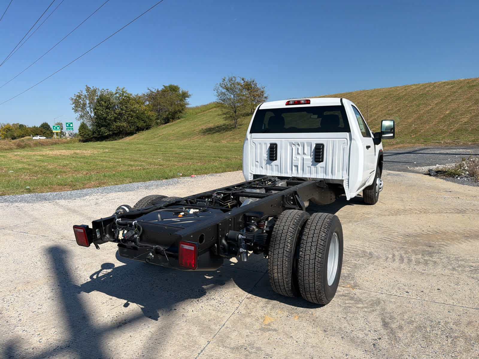 New 2026 GMC Sierra 3500 Pro AWD/4WD image 3