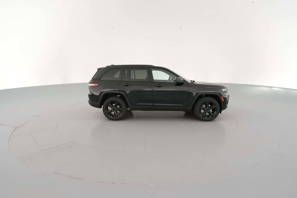 New 2025 Jeep Grand Cherokee Limited w/ Black Appearance Package image 14