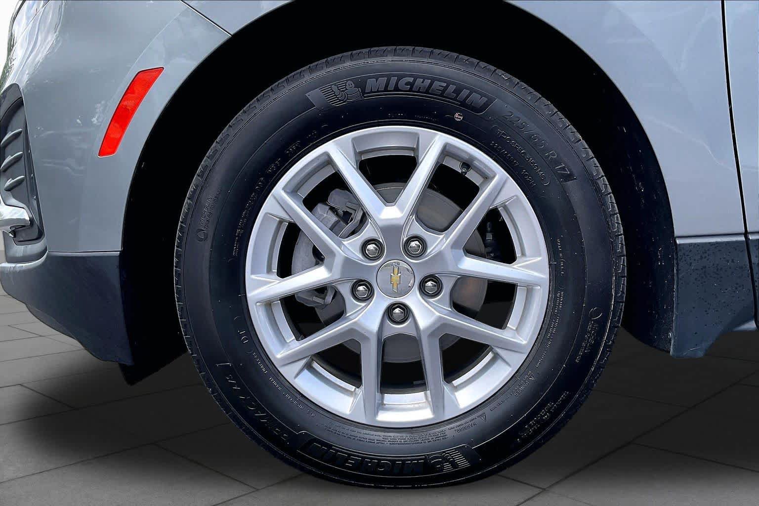 Used 2023 Chevrolet Equinox LS w/ LS Convenience Package FWD image 10
