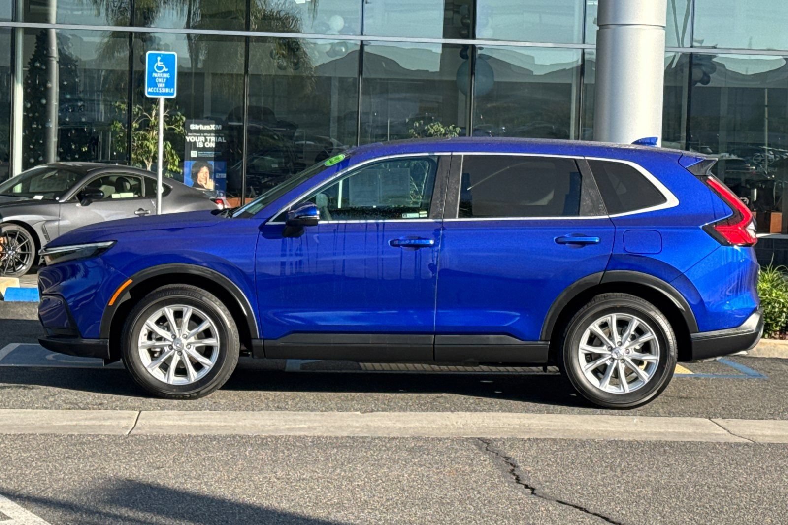 Used 2023 Honda CR-V EX image 7