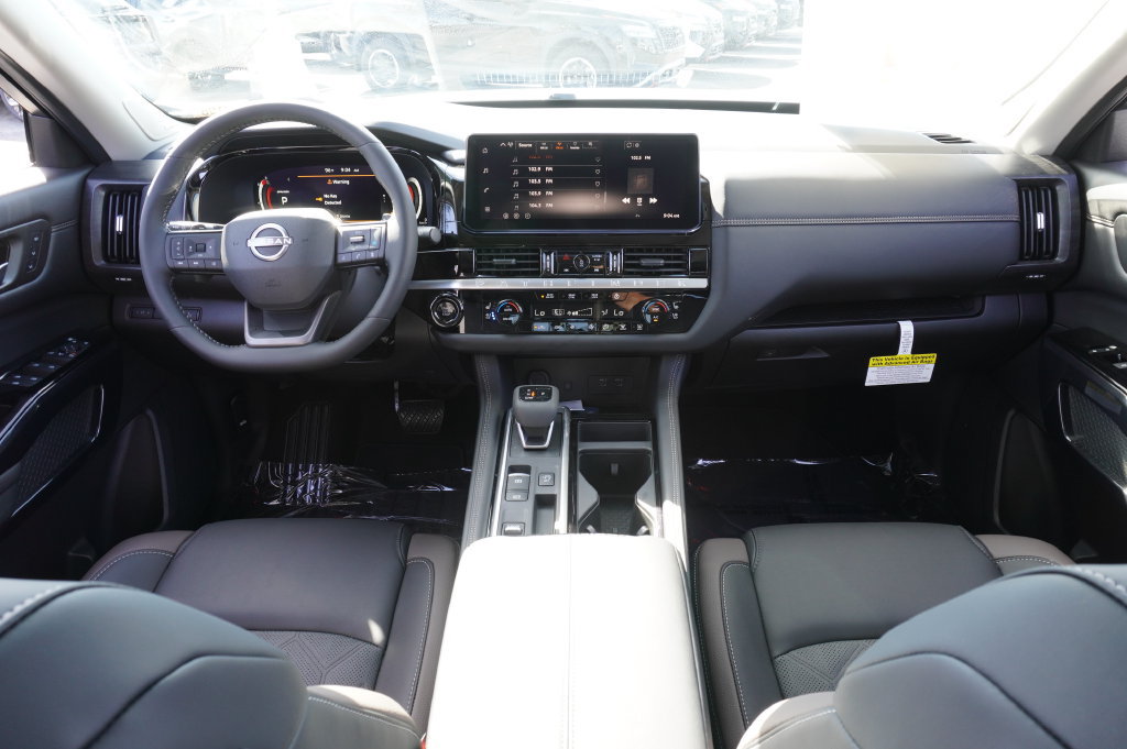 New 2026 Nissan Pathfinder Platinum FWD image 12