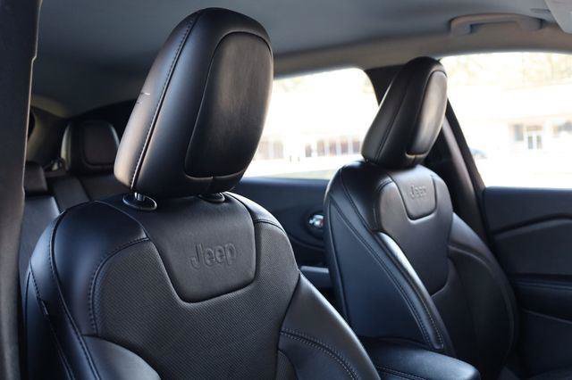 Used 2021 Jeep Cherokee Latitude Lux FWD image 32