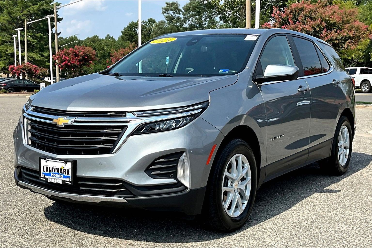 Used 2024 Chevrolet Equinox LT AWD/4WD image 1