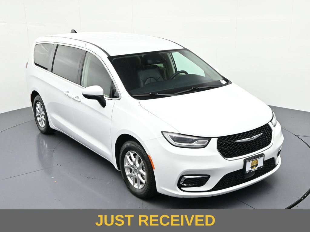 Used 2023 Chrysler Pacifica Touring-L FWD image 29