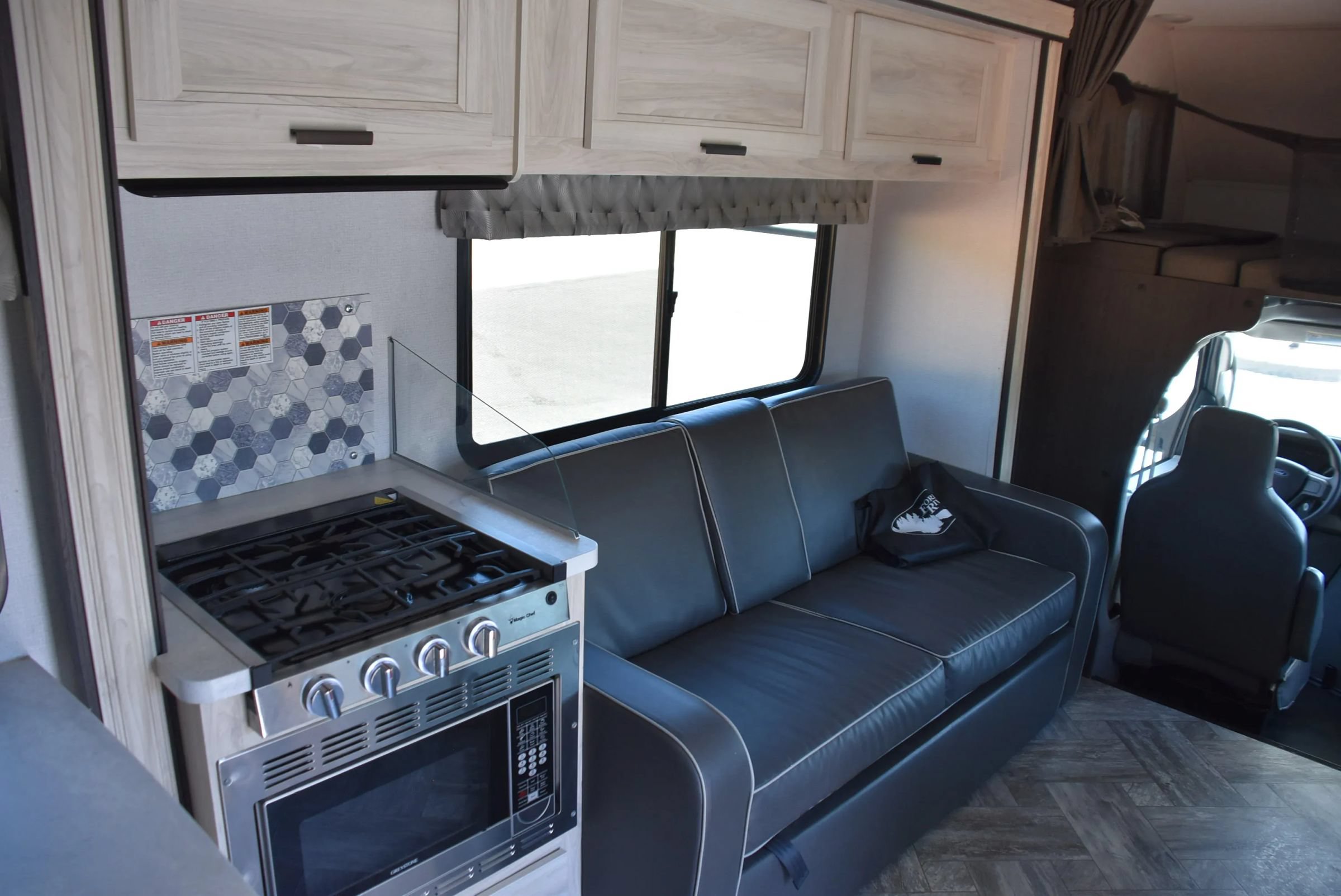 Used 2022 Ford E-450 and Econoline 450 Super Duty w/ Motorhome Prep Package RWD image 13