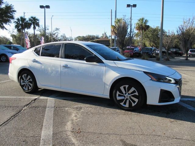 Used 2024 Nissan Altima 2.5 S image 2